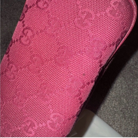 Gucci Raspberry Shoulder Bag - Picture 4 of 4